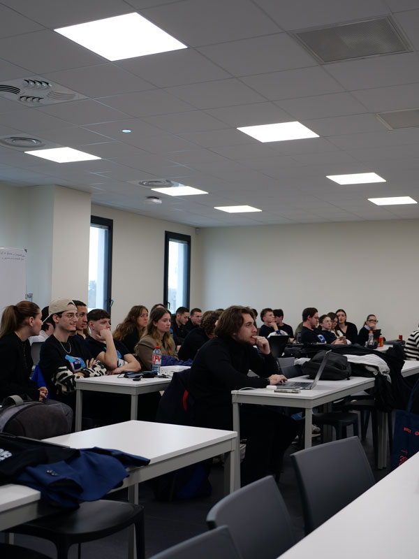 Trois jours de défis créatifs : le Hackathon des bachelors
