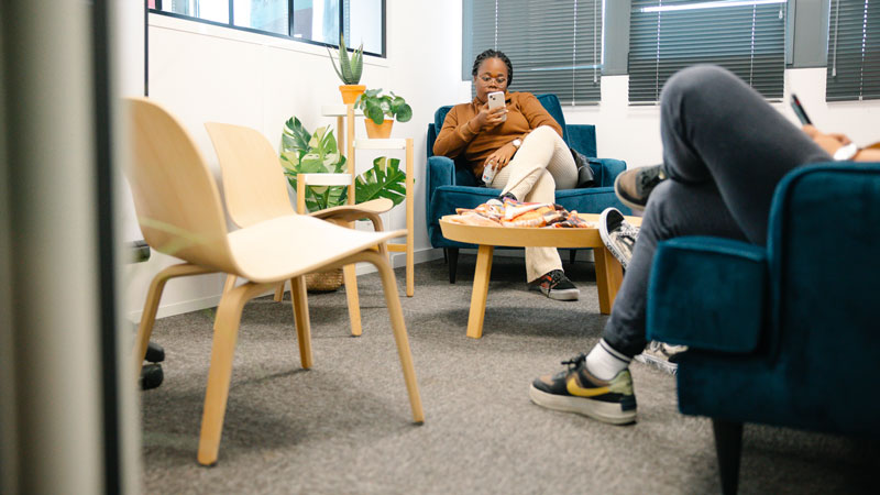 Espace chill sur le campus entre les cours Espace chill sur le campus entre les cours